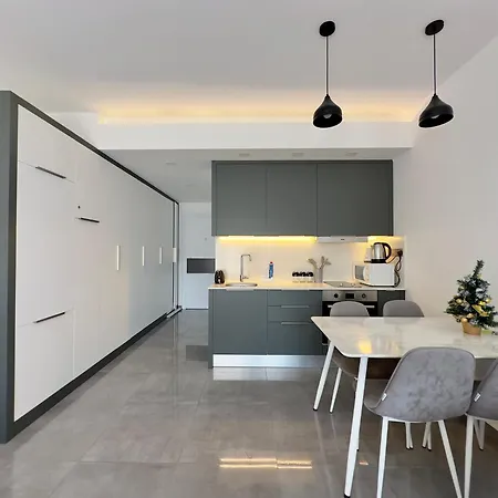 Modern Pool-view - 5 Minute Walk To 5 Star Sandy Beaches! * Dherinia