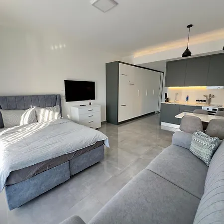 Modern Pool-view - 5 Minute Walk To 5 Star Sandy Beaches! شقة
